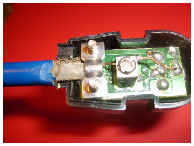Как подключить антенный кабель к штекеру с блоком питания
