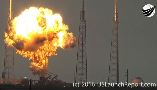 Ракета Falcon 9 взорвалась при запуске