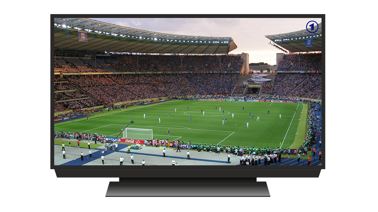 Фанаты готовятся к просмотру матчей плей-офф Евро 2020 онлайн
